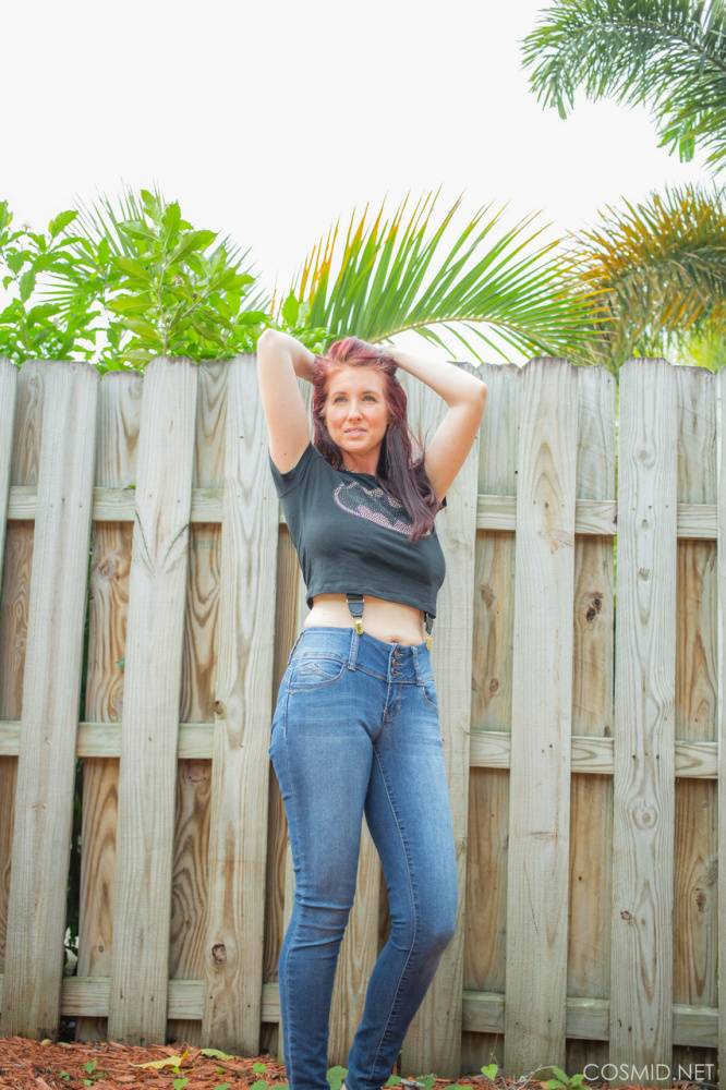 Hot redhead Andy Adams loses her t-shirt & jeans in the yard to pose naked - #3