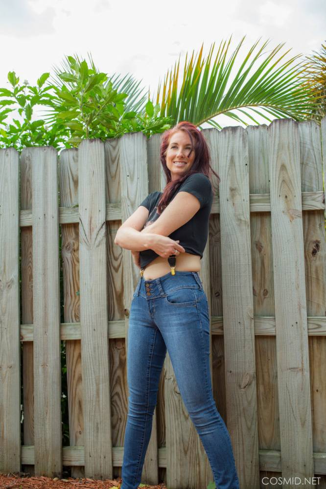 Hot redhead Andy Adams loses her t-shirt & jeans in the yard to pose naked - #9