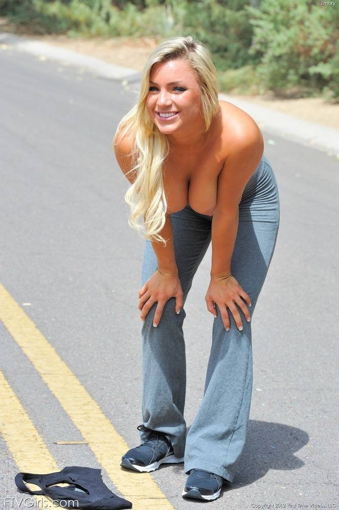 Long legged fitness girl strips on the street to stretch naked while jogging - #6
