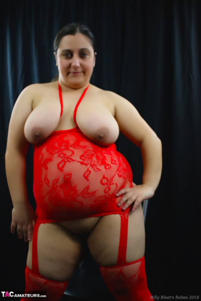Fat amateur Kimberly Scott finger fuck in red lingerie before an ass grab - #3