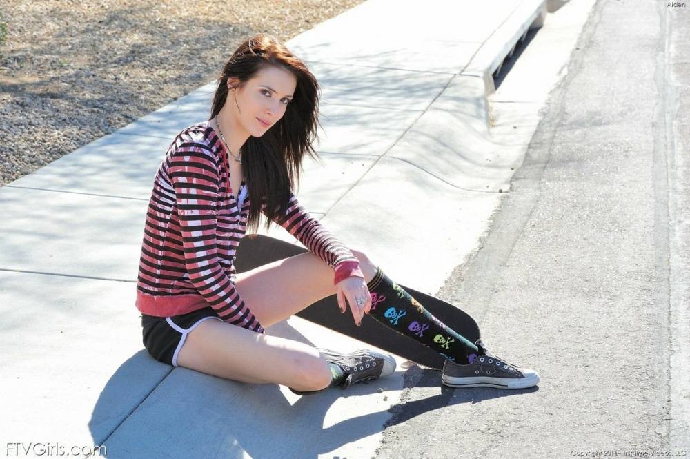 Brunette skater boards topless down the street & drops shorts to flash ass | Photo: 1581713