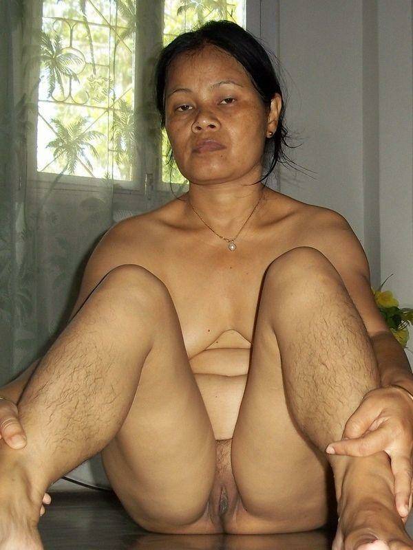 Chubby Pakistani lady with hairy legs and tiny tits makes her nude debut - #6