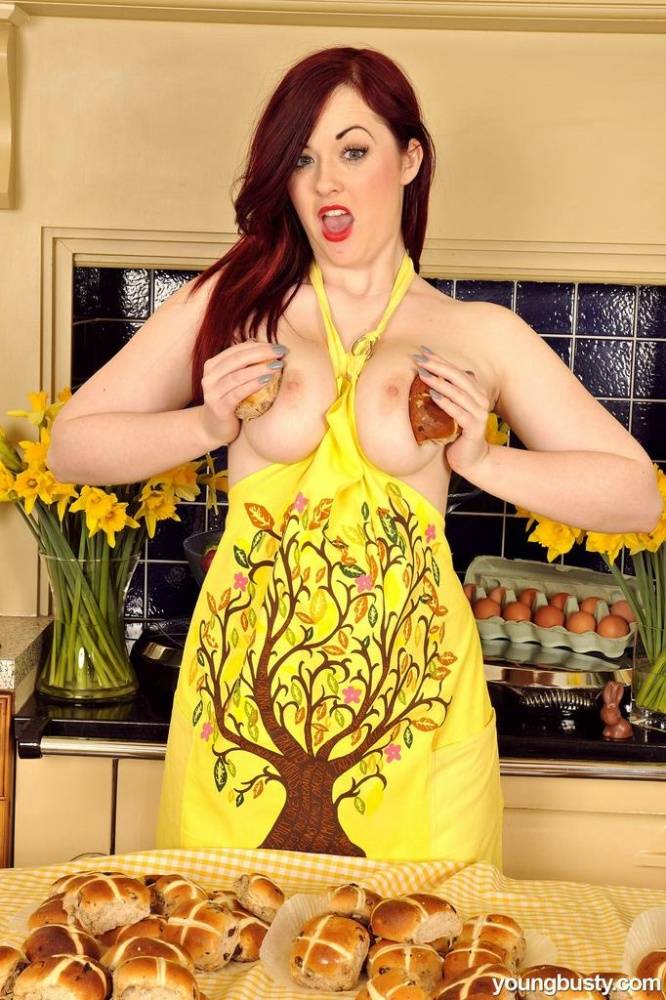 Chubby solo girl Jaye covers her naked body in baking supplies and food - #13