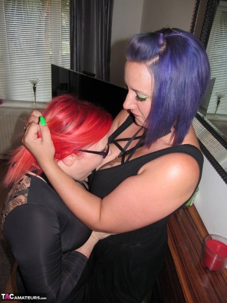 Amateur lesbians with dyed hair grind their pussies together on a sofa - #3