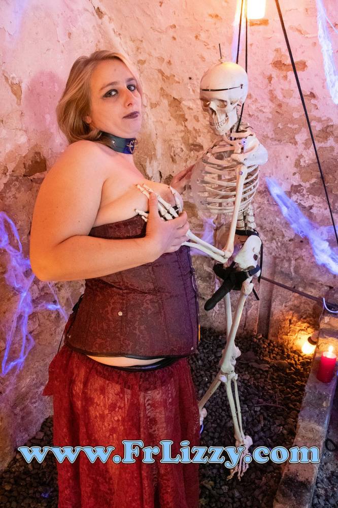 Blonde BBW Fr Lizzy is penetrated by a skeleton wearing a strap on - #12