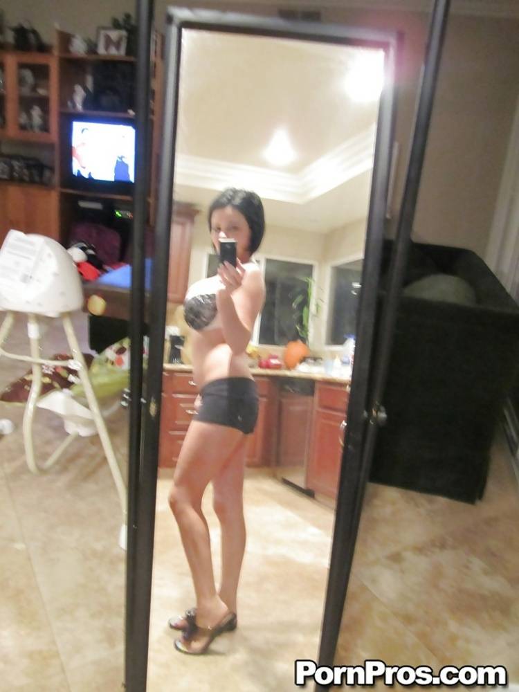 Dark haired babe Loni Evans snaps selfies while stripping in front of mirror | Photo: 1620376