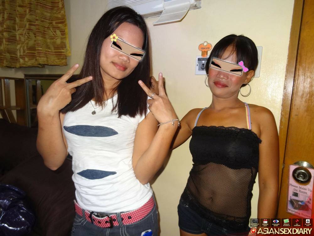 2 Filipina best friends freelancing in Manila getting dirty with white male - #13
