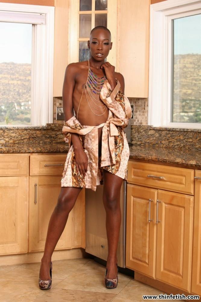 Long legged ebony model Taylor Starr sports a shaved head while getting naked | Photo: 1668683