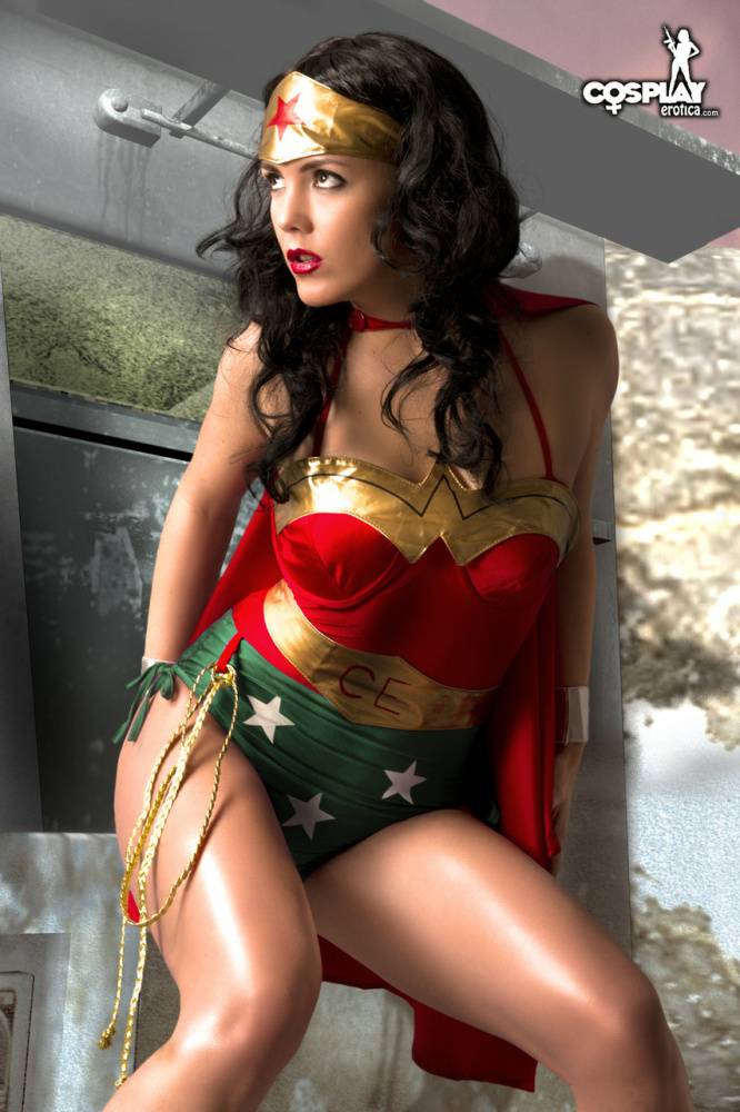 Beautiful brunette peels off her Wonder Woman outfit in a tempting manner | Photo: 1670728