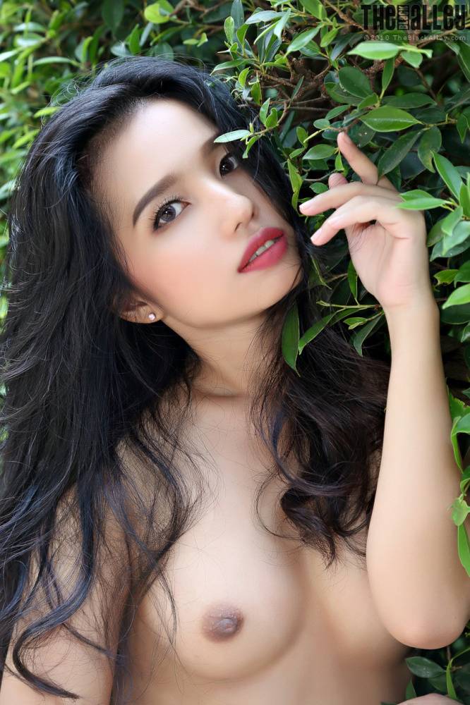 Beautiful Asian girl Norah gets totally naked next to a hedge in a garden - #6