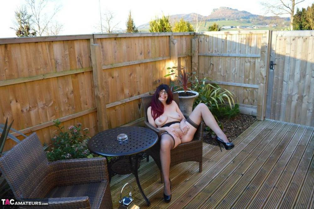 Tall amateur Barby Slut totally disrobes before getting in an outdoor hot tub | Photo: 83221