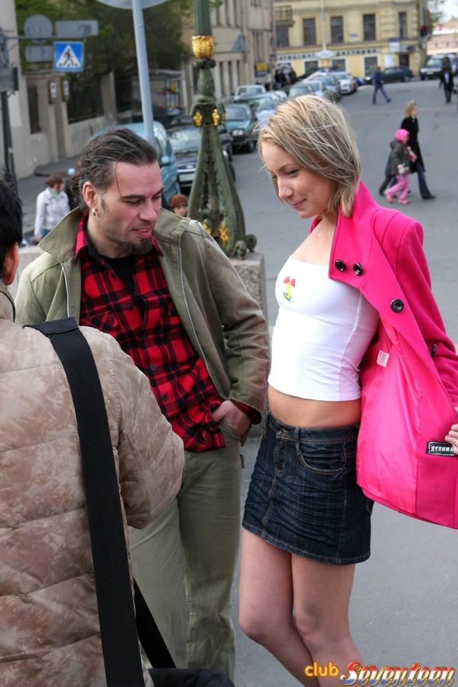 Barely legal girl Amy goes ass to mouth with a guy she meets on the street | Photo: 116415