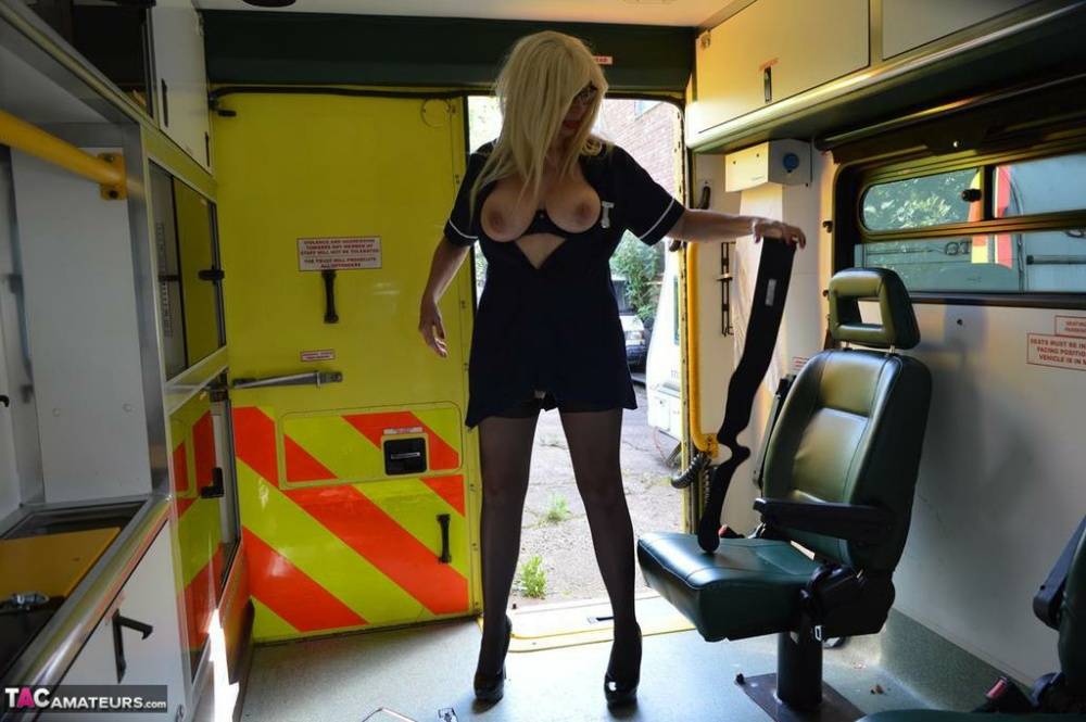 Older blonde nurse Barby Slut gives a blowjob inside an ambulance - #14