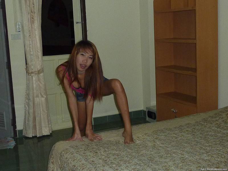 Sexy Thai bar girl parts her moist pussy before fucking a sex tourist - #4
