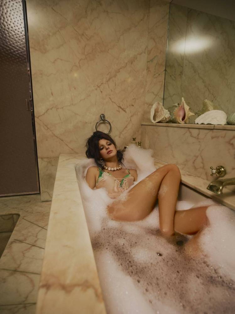 Kendall Jenner Nude Lingerie Photoshoot Leaked | Photo: 17237