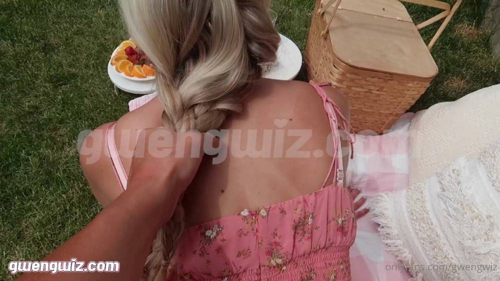GwenGwiz Garden Picnic Sex Onlyfans Video Leaked - #1