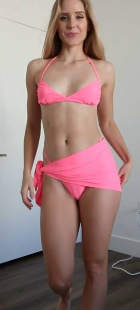 Caroline Zalog Bikini Try On Haul Video | Photo: 36200