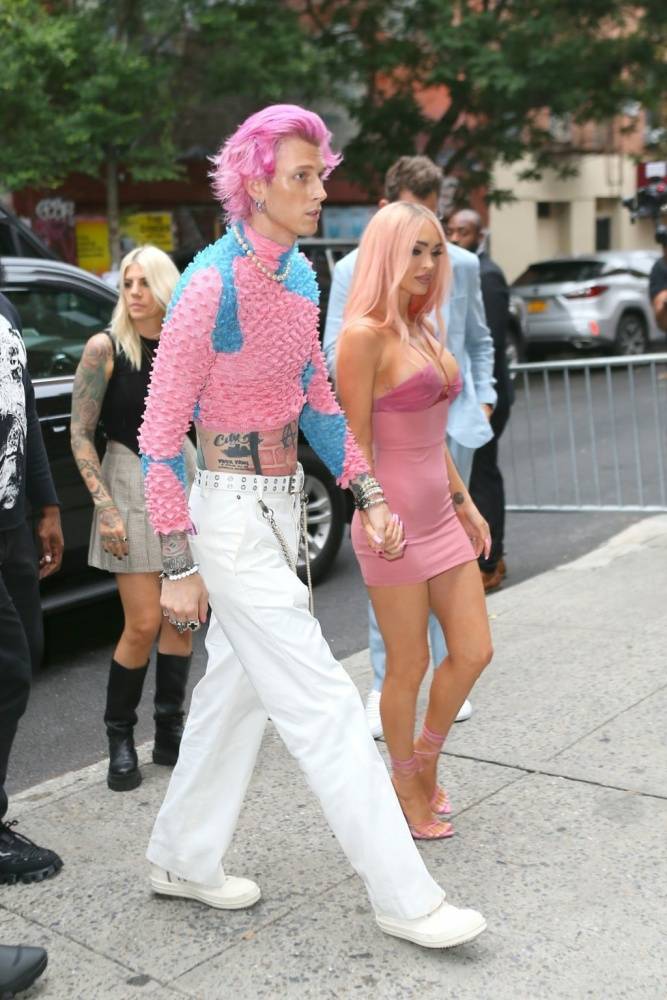 Megan Fox Looks Hot in Pink at 18Machine Gun Kelly 19s Life in Pink 19 Premiere in New York | Photo: 47128