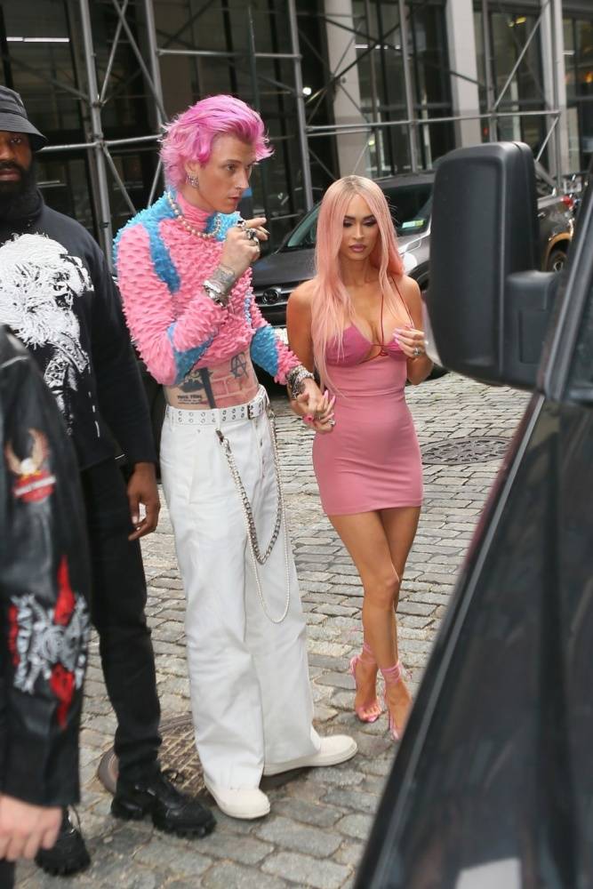 Megan Fox Looks Hot in Pink at 18Machine Gun Kelly 19s Life in Pink 19 Premiere in New York | Photo: 47015