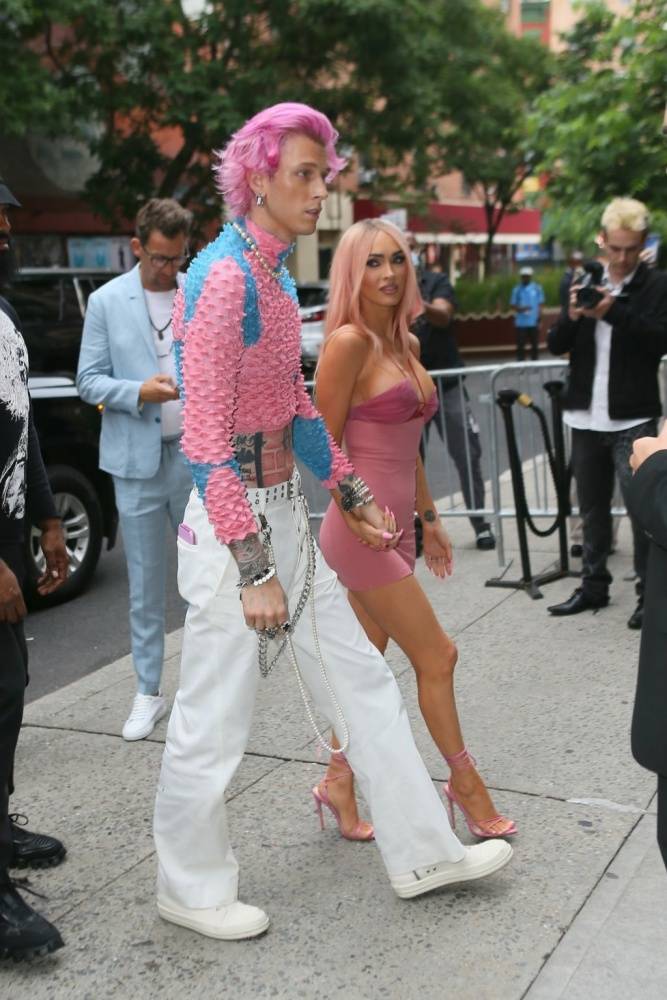 Megan Fox Looks Hot in Pink at 18Machine Gun Kelly 19s Life in Pink 19 Premiere in New York | Photo: 47094