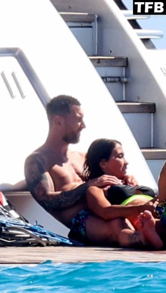 Antonela Roccuzzo & Lionel Messi Enjoy Their Summer Break Out in Formentera - #3