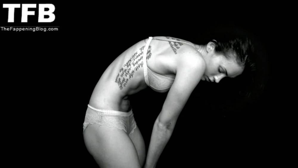 Megan Fox Topless & Sexy (7 Photos + Video) | Photo: 47505