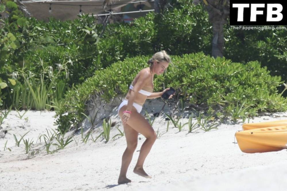 Teddi Mellencamp Looks Sexy in a White Bikini as She Hits the Beach in Mexico | Photo: 47690