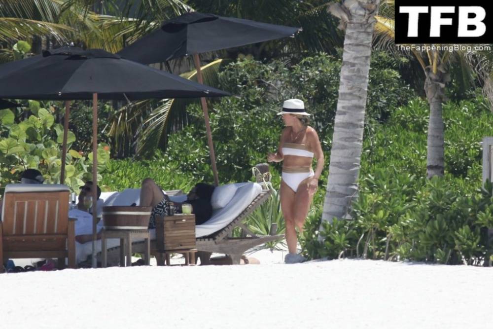 Teddi Mellencamp Looks Sexy in a White Bikini as She Hits the Beach in Mexico | Photo: 47633