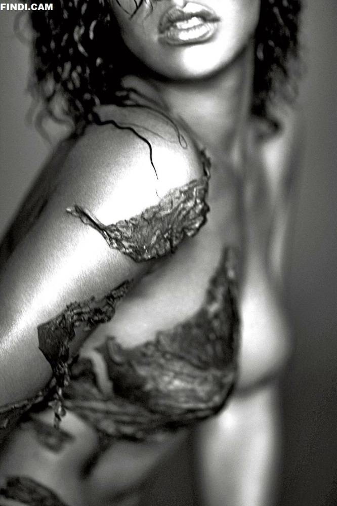 Rihanna Nude Beach Photoshoot Set Leaked - #9