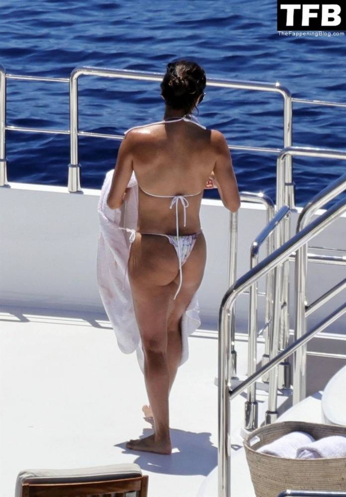 Eva Longoria Shows Off Her Sultry Figure Out on Her Family Holiday in Capri - #8