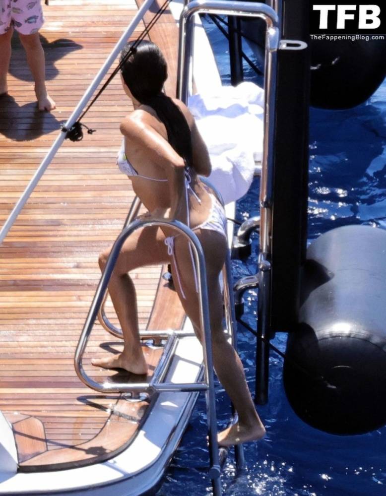 Eva Longoria Shows Off Her Sultry Figure Out on Her Family Holiday in Capri | Photo: 59429