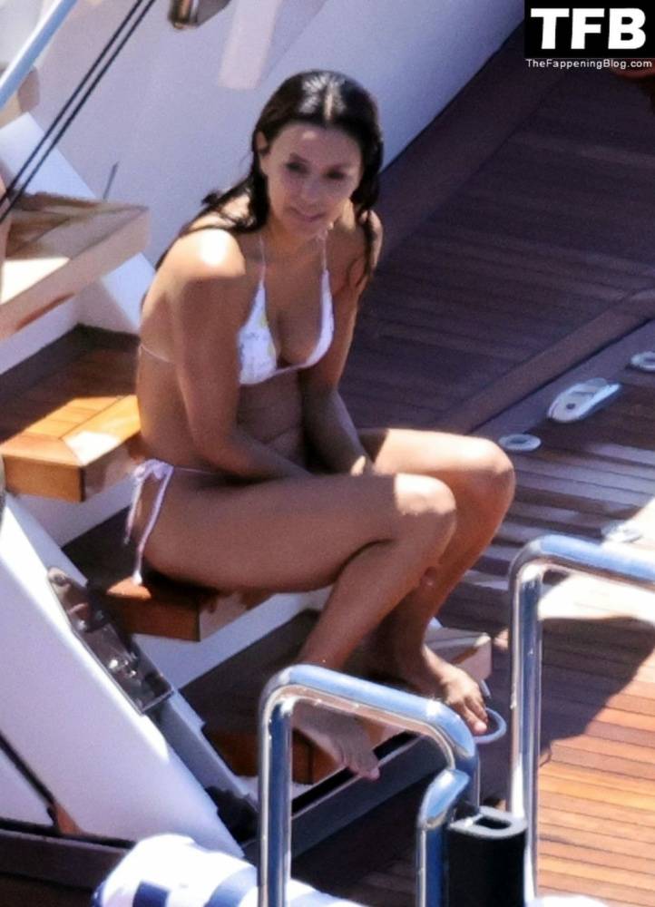 Eva Longoria Shows Off Her Sultry Figure Out on Her Family Holiday in Capri | Photo: 59475