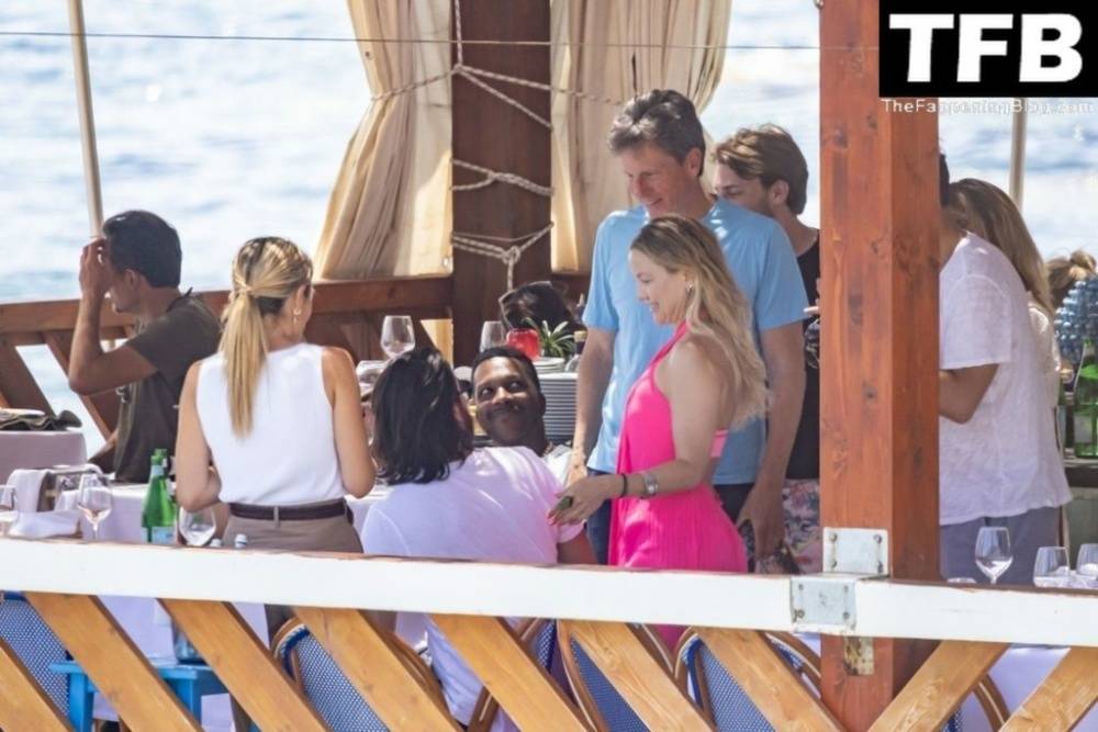 Kate Hudson is Seen on Her Family Trip to Nerano | Photo: 60010