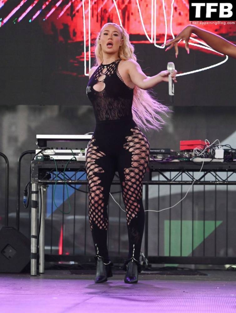 Iggy Azalea Displays Her Stunning Figure at the Long Beach Pride Music Festival in LA | Photo: 60171