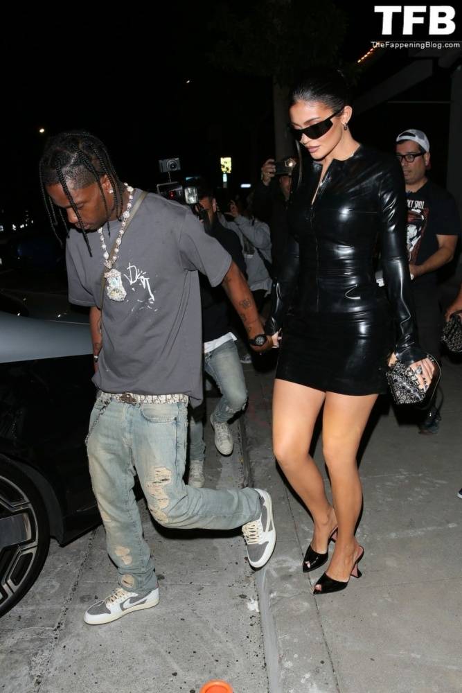Kylie Jenner & Travis Scott Dine Out with James Harden at Celeb Hotspot Crag 19s in WeHo | Photo: 60117