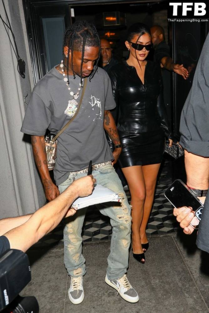 Kylie Jenner & Travis Scott Dine Out with James Harden at Celeb Hotspot Crag 19s in WeHo | Photo: 60135