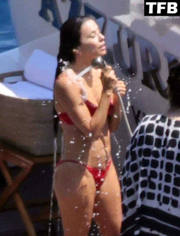 Eva Longoria Showcases Her Stunning Figure and Ass Crack in a Red Bikini on Holiday in Capri | Photo: 61115