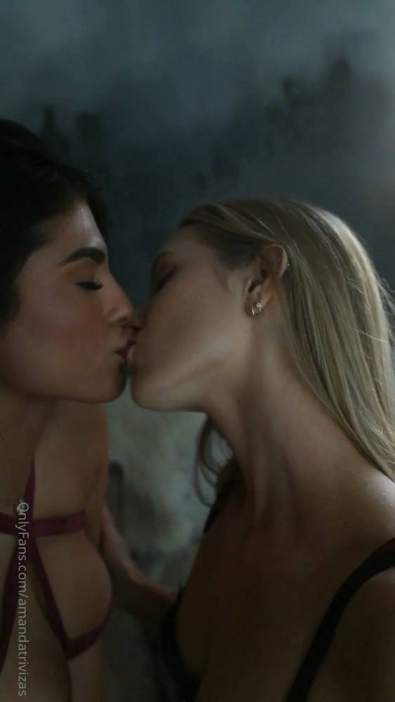Amanda Trivizas Caroline Zalog Lesbian Kissing Onlyfans Video Leaked - #5