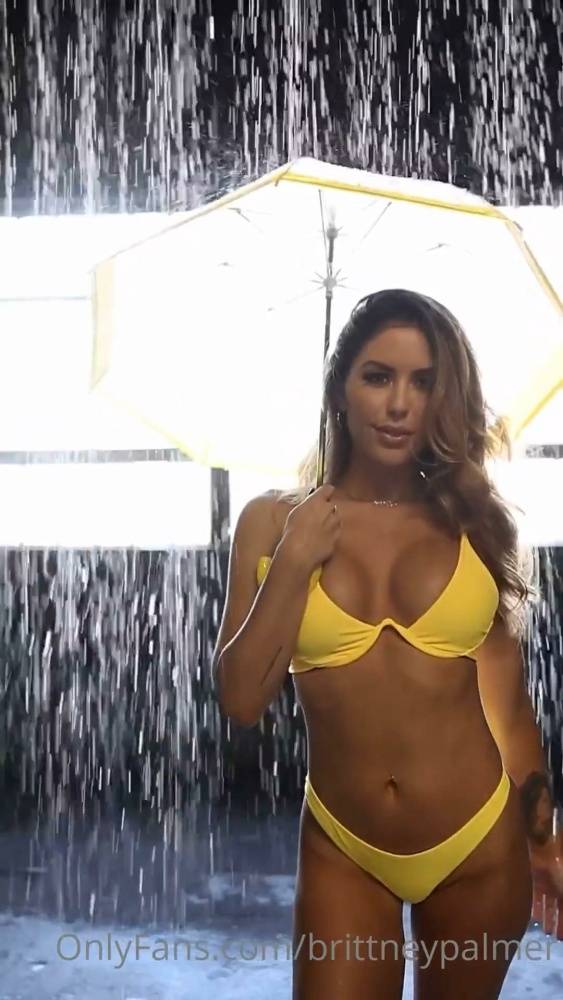 Brittney Palmer Nude Bikini Rain Photoshoot Video Leaked - #6
