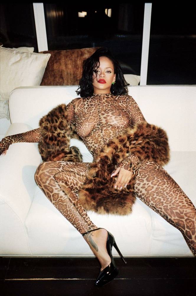 Rihanna Nude Modeling Photoshoot Set Leaked | Photo: 13144