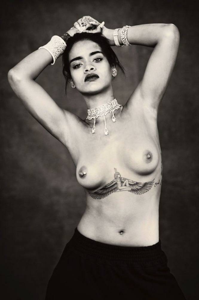Rihanna Nude Modeling Photoshoot Set Leaked | Photo: 13159
