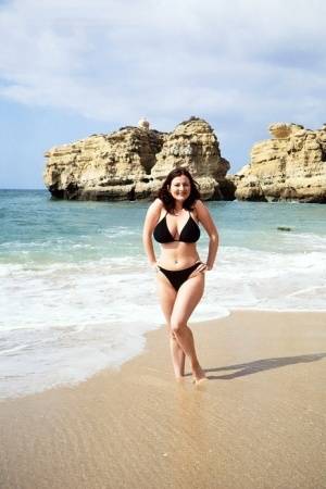 Brunette MILF Lorna Morgan releases her nice melons from bikini on a beach - #main
