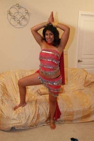 Fully clothed Indian female Shari flashing upskirt big butt - #main