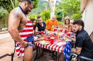 It's the 4th of July and Draven Navarro and his wife Rose Lynn are having a | Photo: 78677