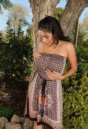 Over 30 Latina woman Bianca Mendoza sets her great body free underneath a tree - #main