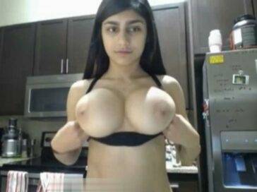 Mia Khalifa Tit Flash Cooking Onlyfans Video Leaked | Photo: 1026