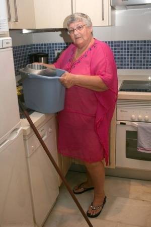 Fat UK nan Grandma Libby gets completely naked while cleaning her kitchen - Britain on galphoto.com