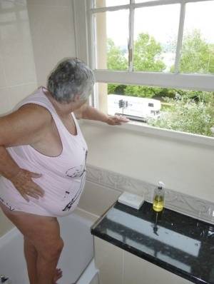 Old British fatty Grandma Libby gets naked while taking a bath - Britain on galphoto.com