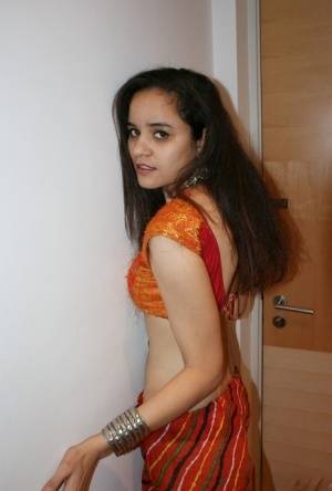 Indian princess Jasime takes her traditional clothes and poses nude - India on galphoto.com