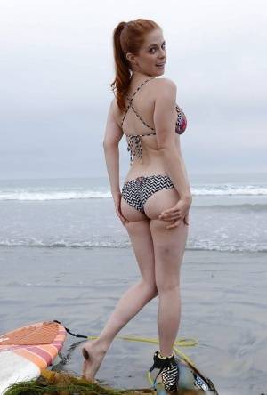 Ginger girl with large ass Penny is showing her skills on the beach on galphoto.com